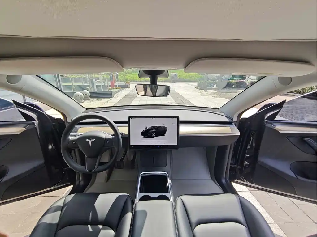 Tesla Model Y — фото 7