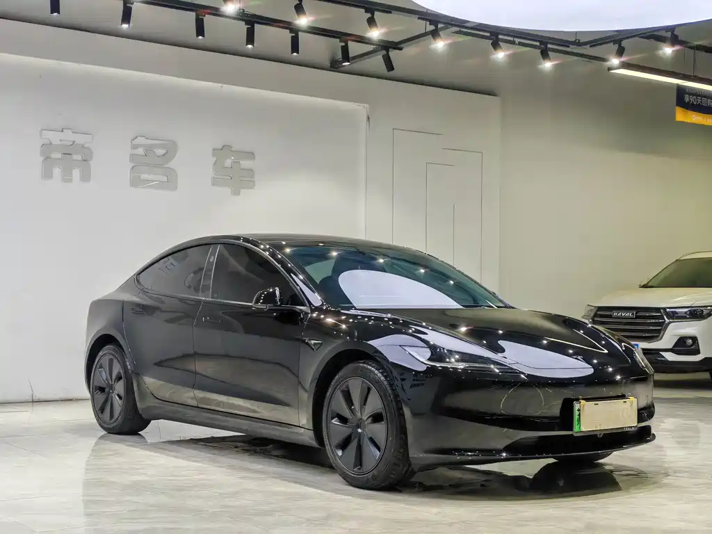 Tesla Model 3 — фото 3