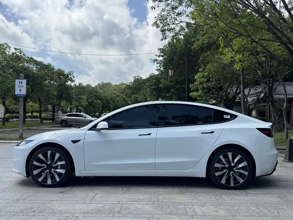 Tesla Model 3 — фото 2