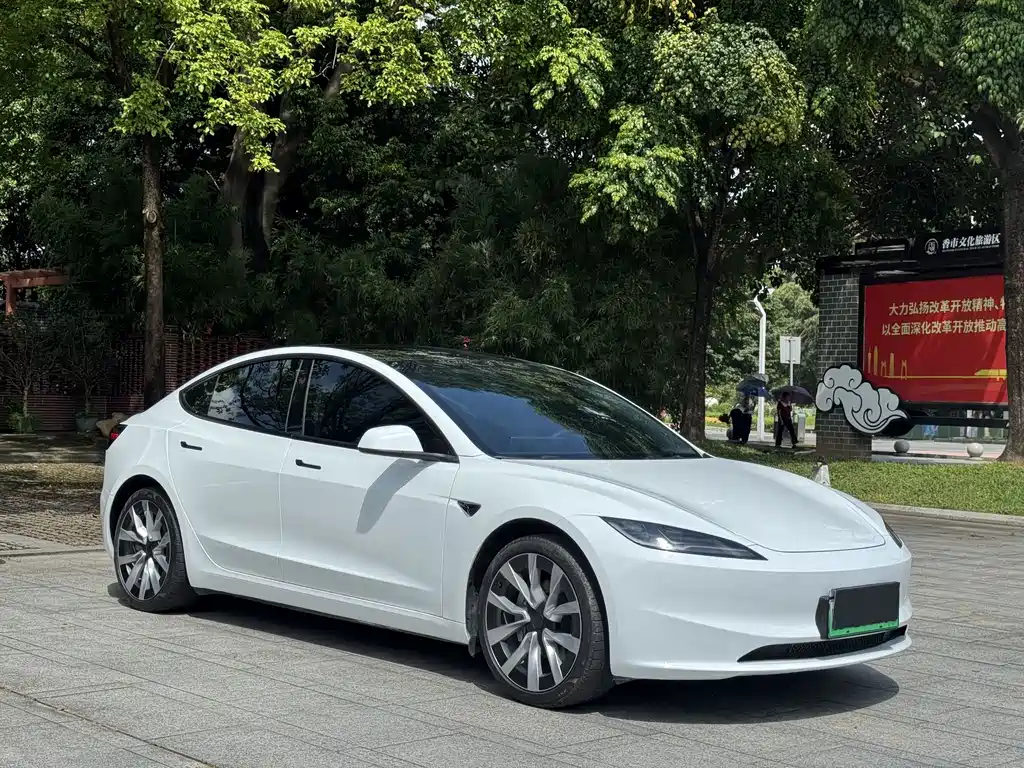 Tesla Model 3 — фото 3