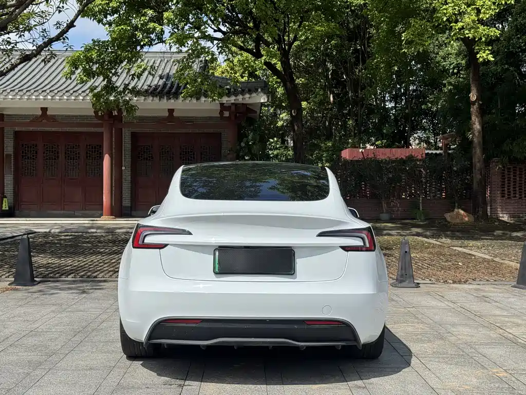 Tesla Model 3 — фото 5