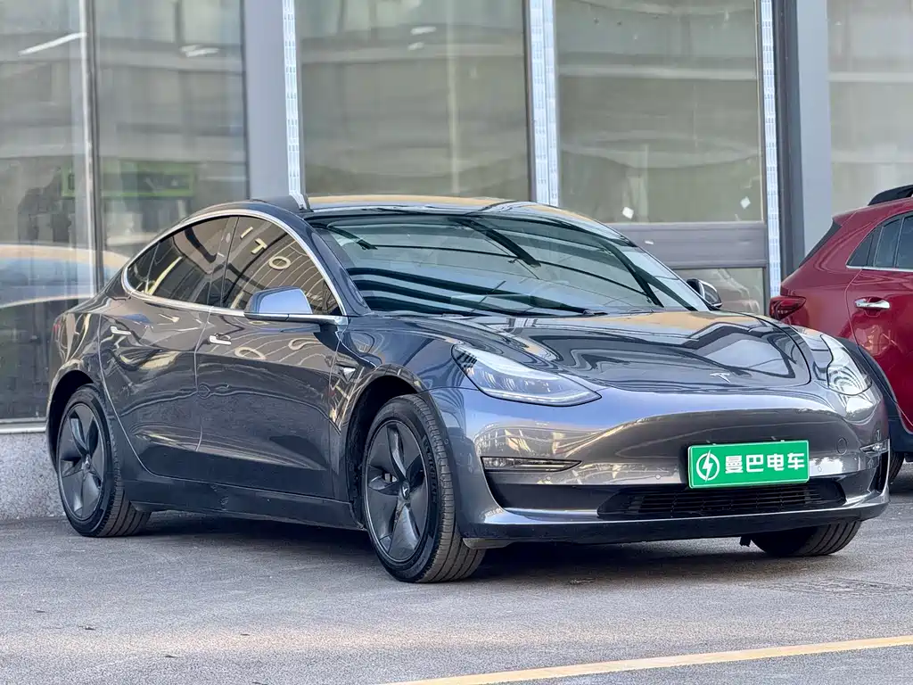 Tesla Model 3 — фото 2