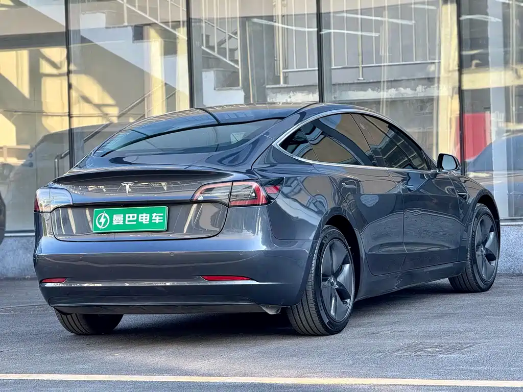 Tesla Model 3 — фото 5