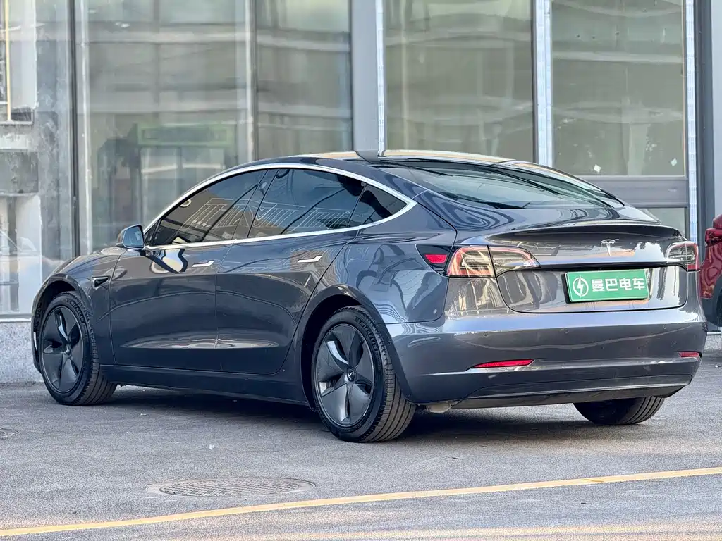 Tesla Model 3 — фото 6