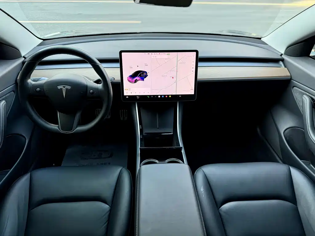 Tesla Model 3 — фото 8