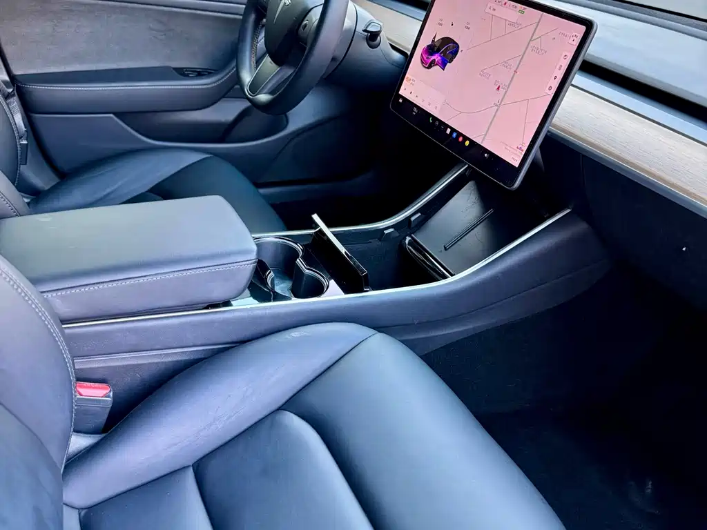 Tesla Model 3 — фото 9