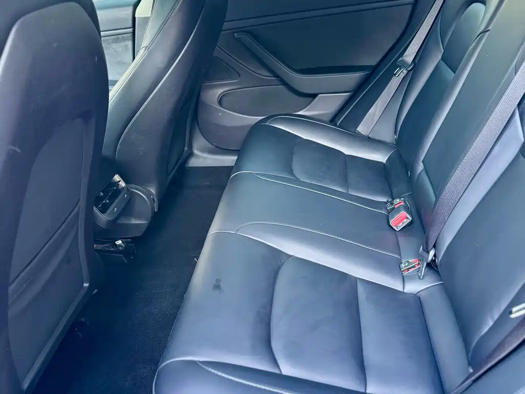 Tesla Model 3 — фото 10