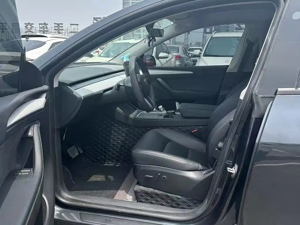 Tesla Model Y — фото 6