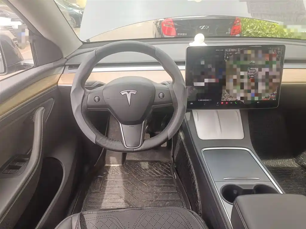 Tesla Model Y — фото 3
