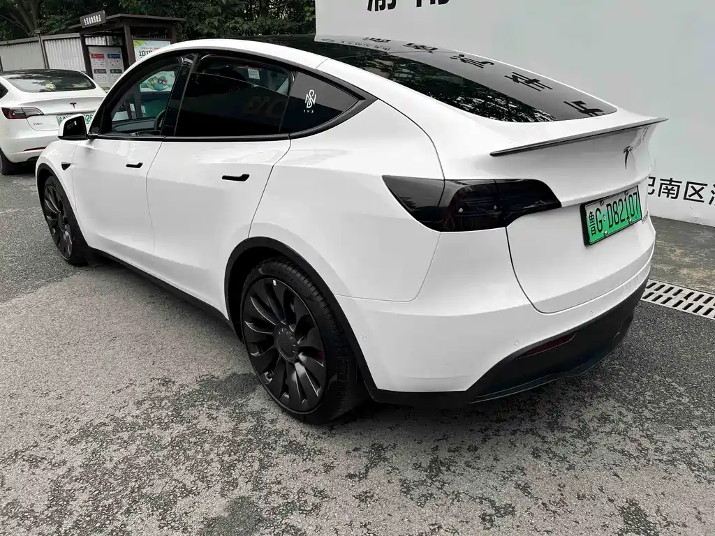 Tesla Model Y — фото 4