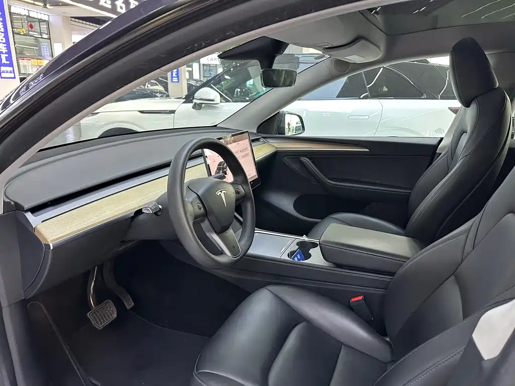 Tesla Model Y — фото 7