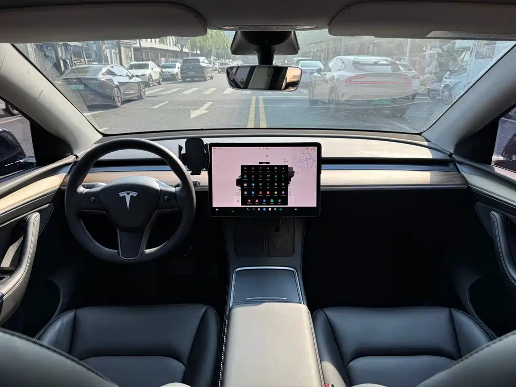 Tesla Model Y — фото 8