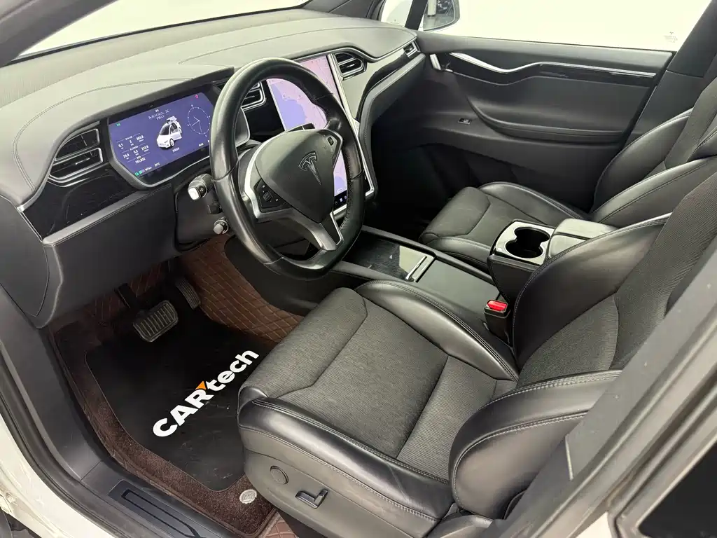 Tesla Model X — фото 8