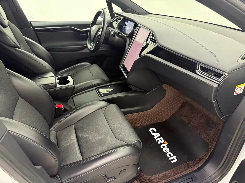 Tesla Model X — фото 10