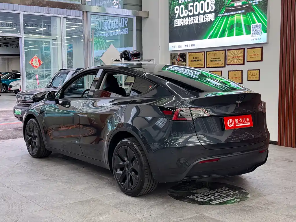 Tesla Model Y — фото 5