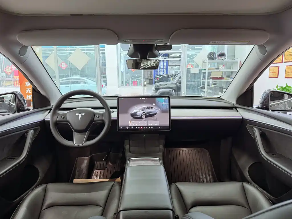 Tesla Model Y — фото 10