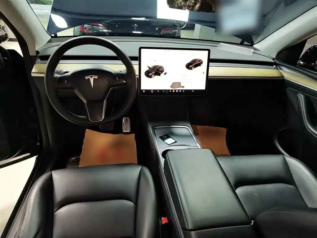 Tesla Model Y — фото 6