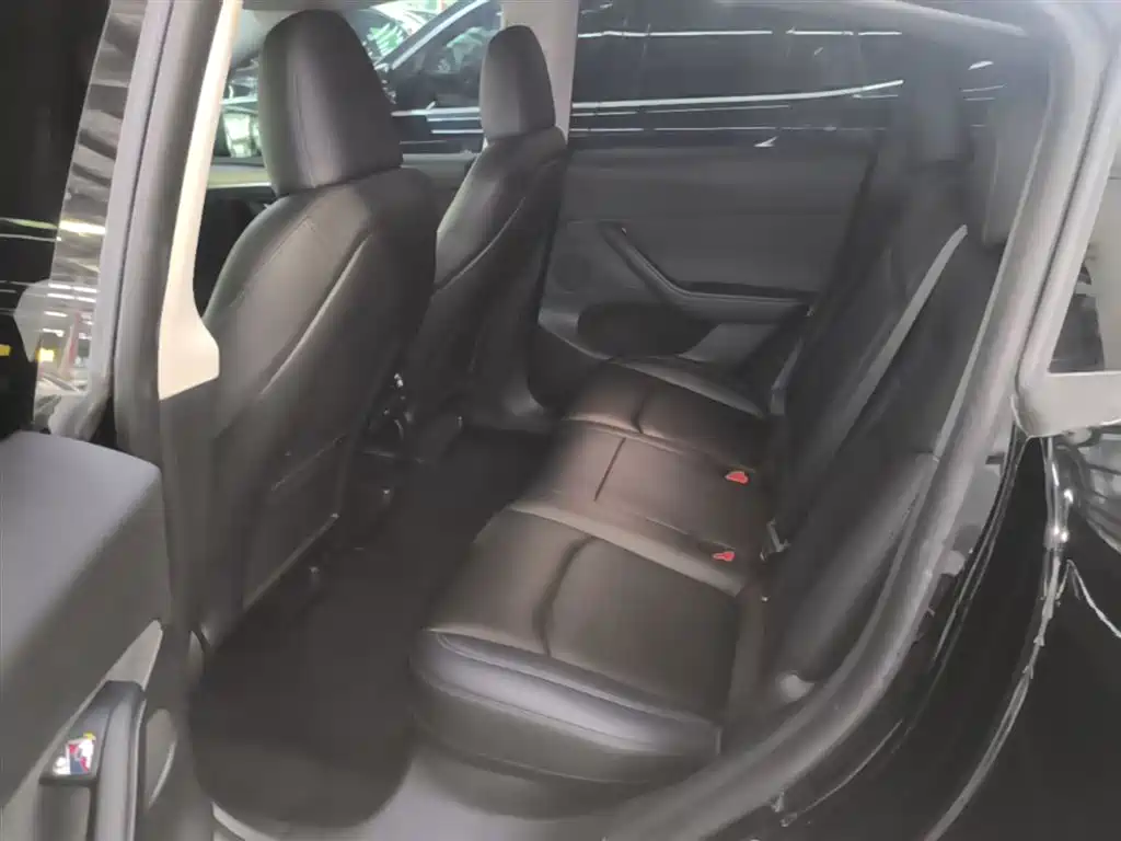 Tesla Model Y — фото 17