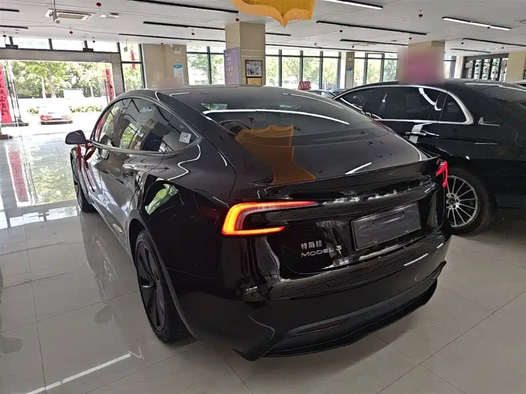 Tesla Model 3 — фото 5