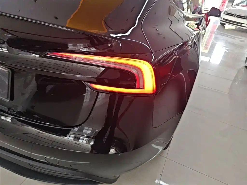 Tesla Model 3 — фото 8