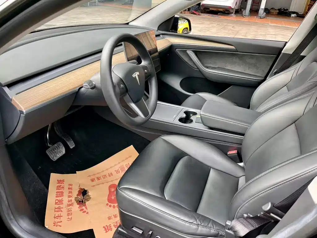 Tesla Model Y — фото 4
