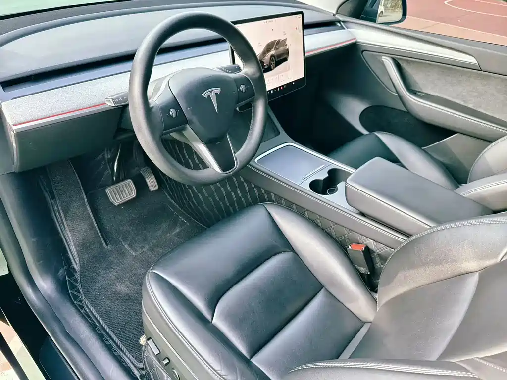 Tesla Model Y — фото 4