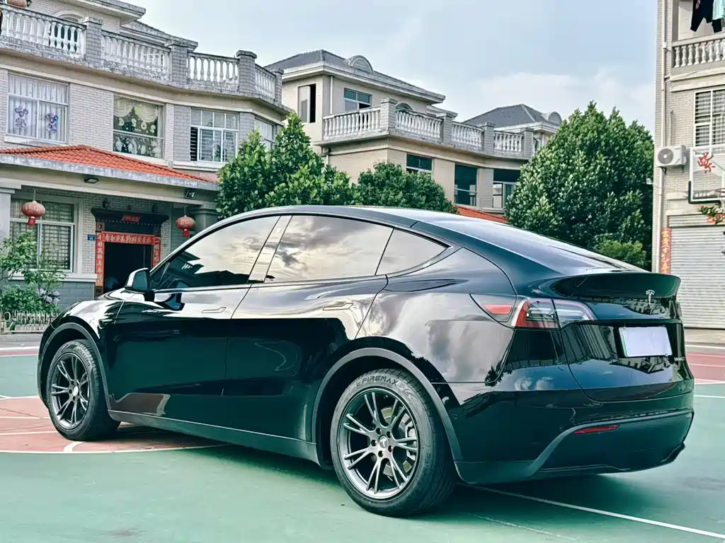 Tesla Model Y — фото 9