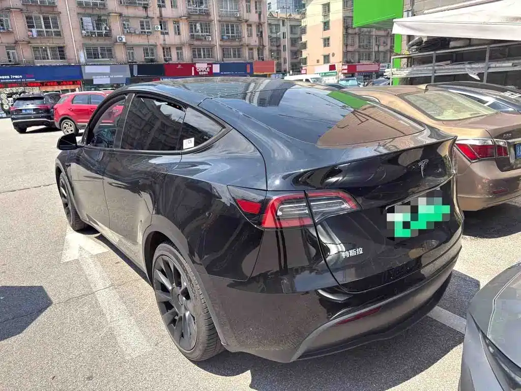 Tesla Model Y — фото 6