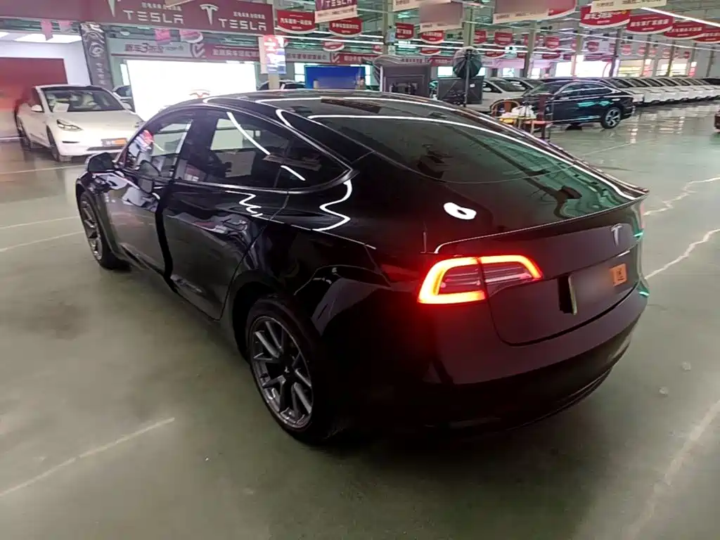 Tesla Model 3 — фото 5