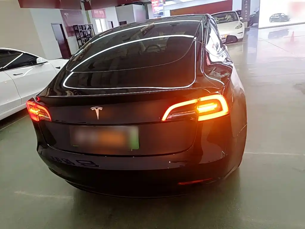 Tesla Model 3 — фото 6