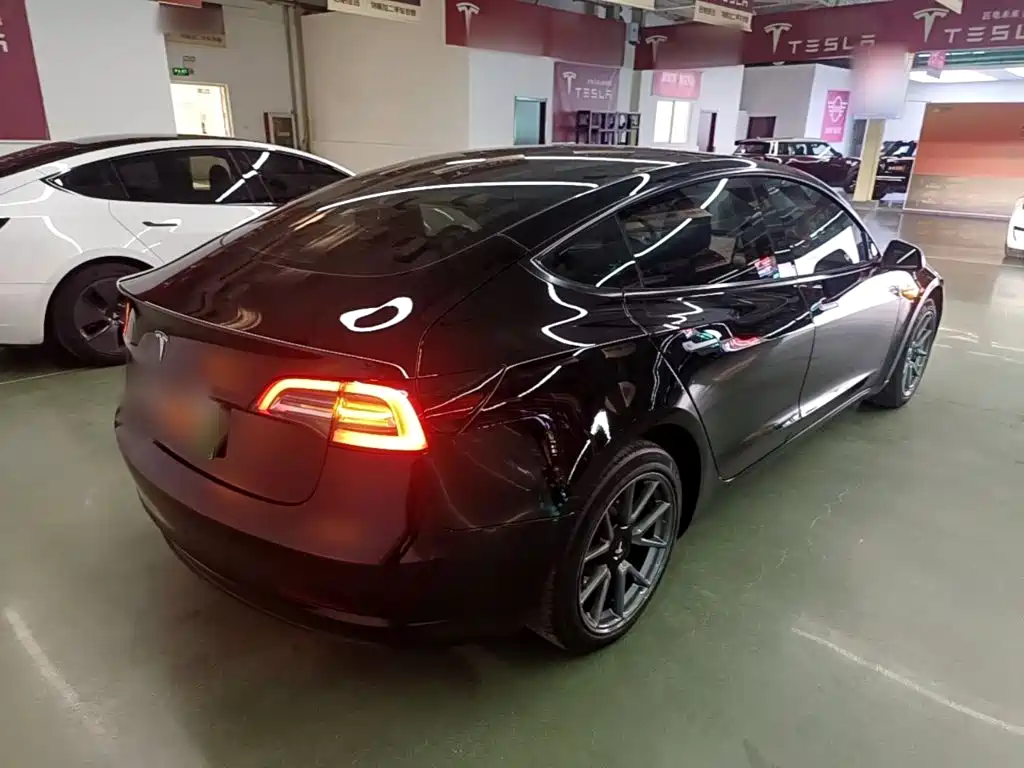 Tesla Model 3 — фото 7