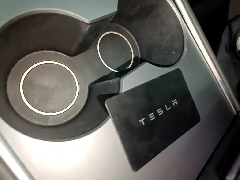 Tesla Model 3 — фото 9