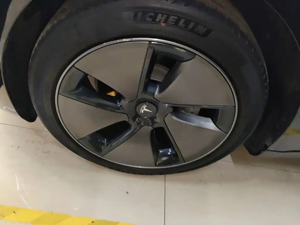 Tesla Model 3 — фото 23