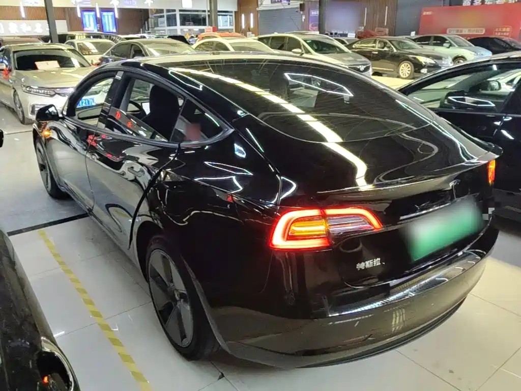 Tesla Model 3 — фото 5