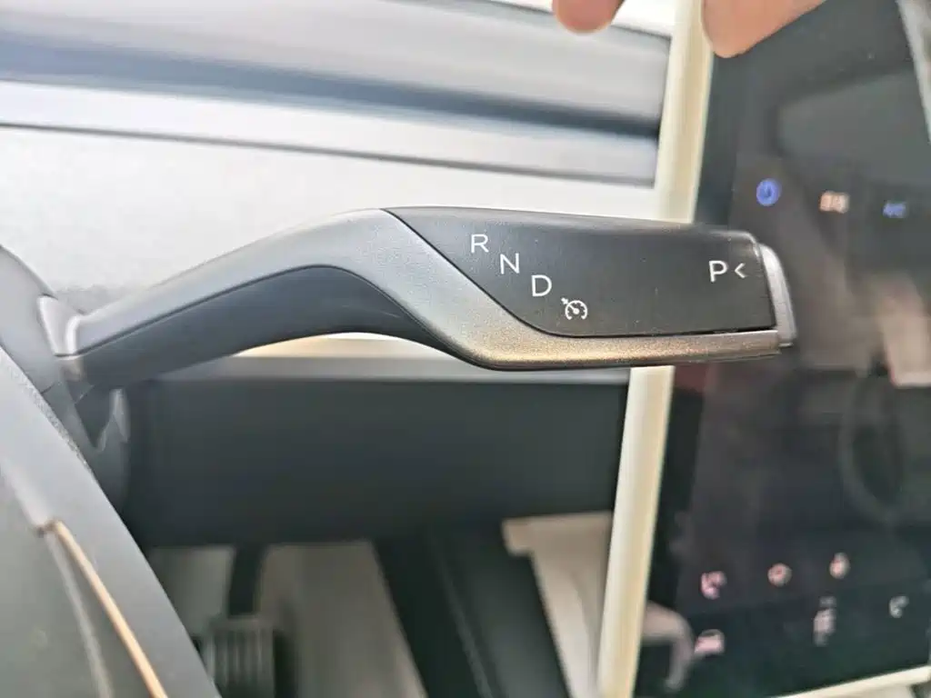 Tesla Model Y — фото 14