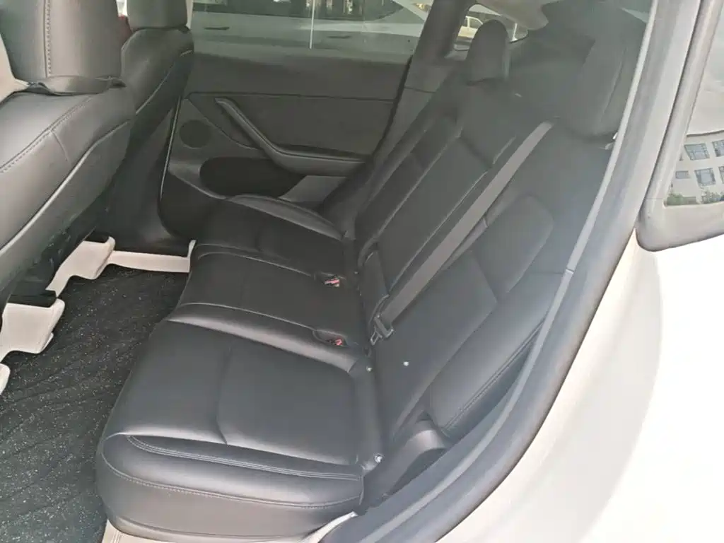 Tesla Model Y — фото 17