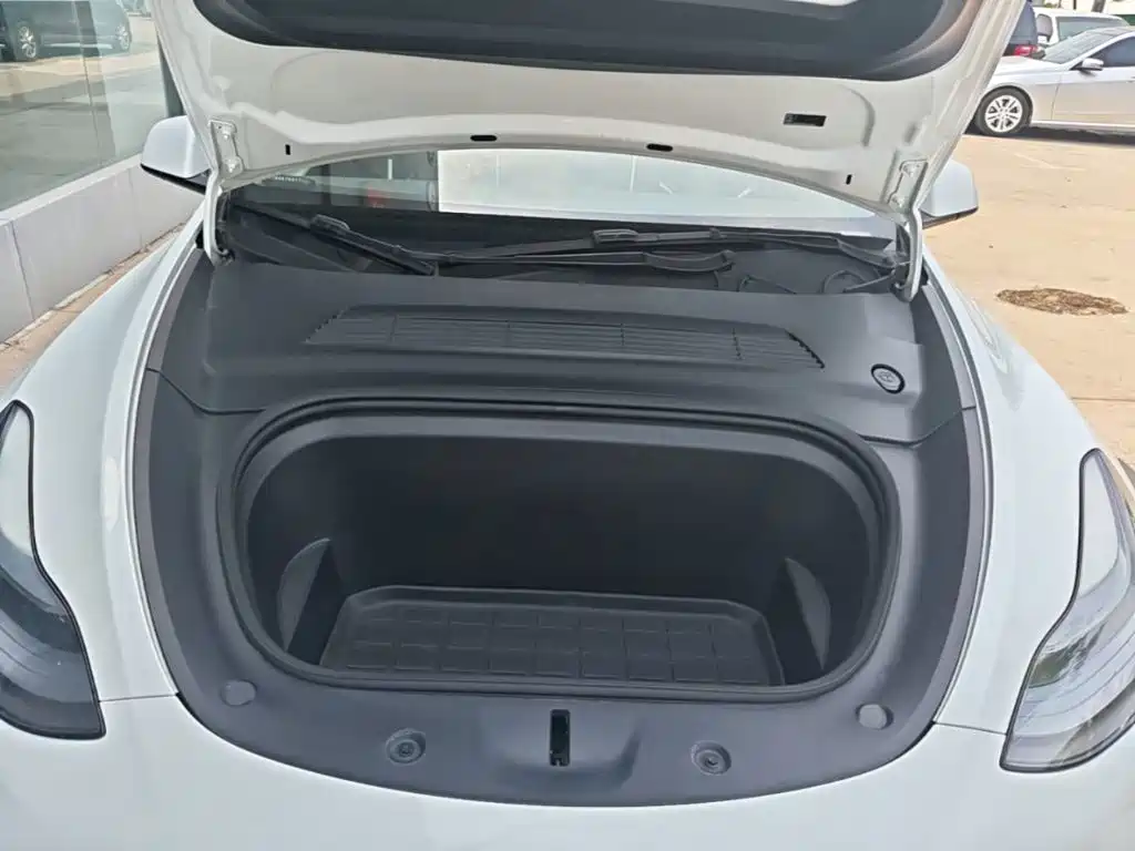 Tesla Model Y — фото 20
