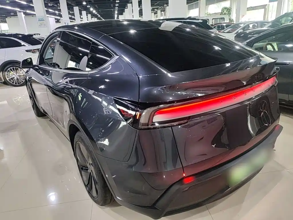 Tesla Model Y — фото 5