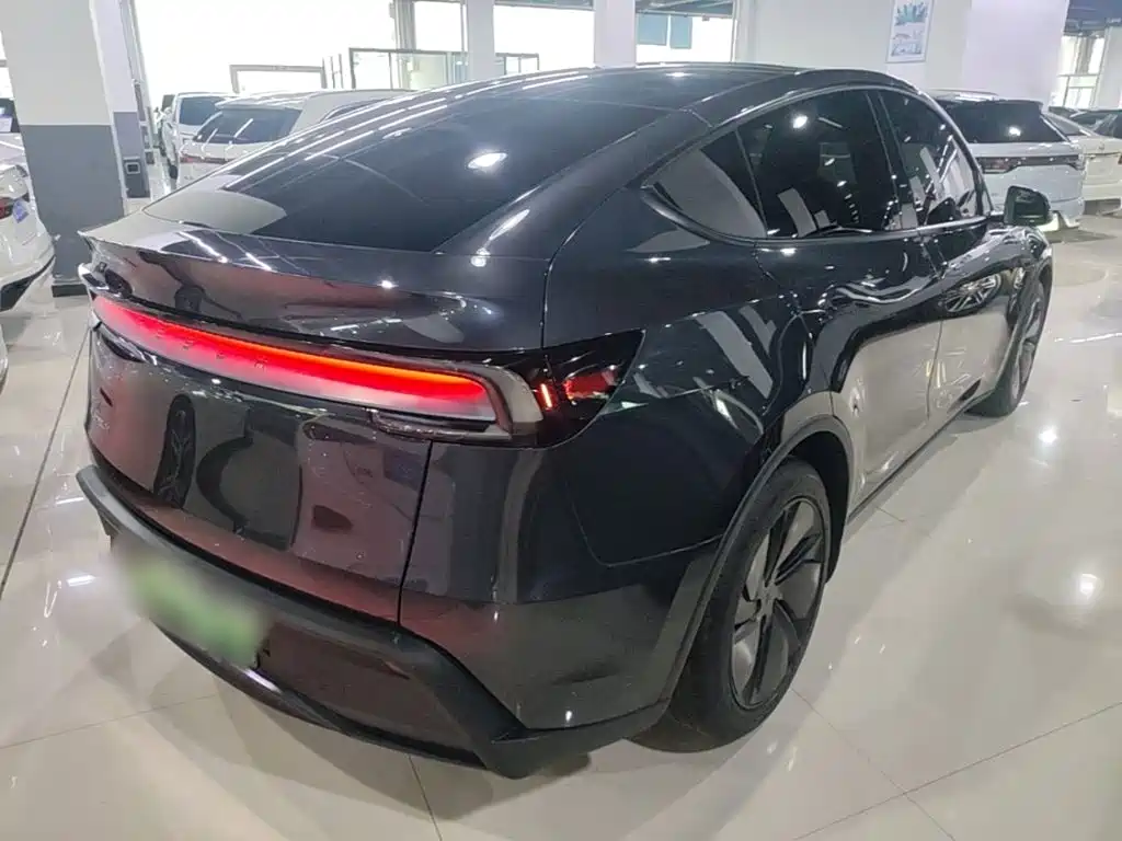 Tesla Model Y — фото 7