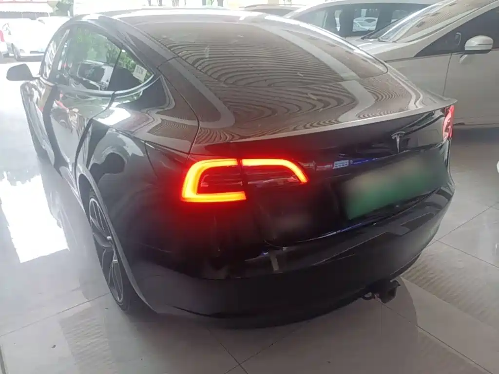 Tesla Model 3 — фото 5