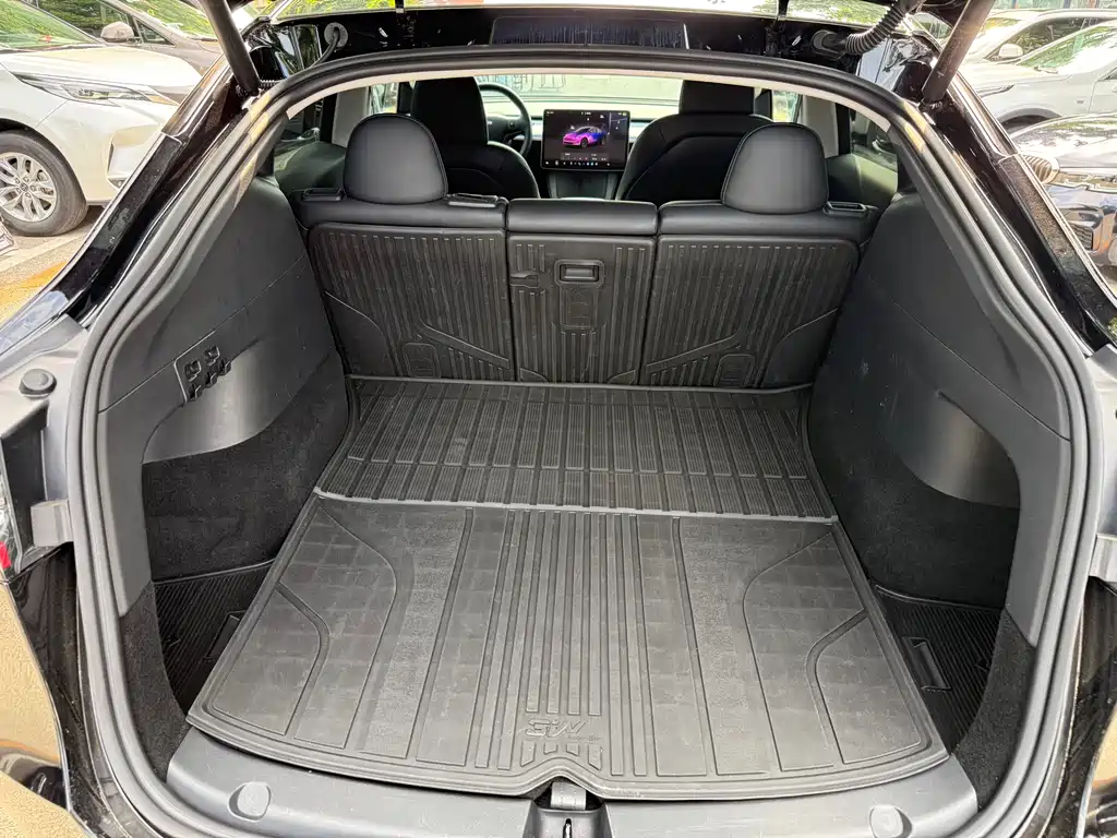Tesla Model Y — фото 17