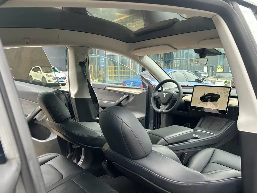 Tesla Model Y — фото 3