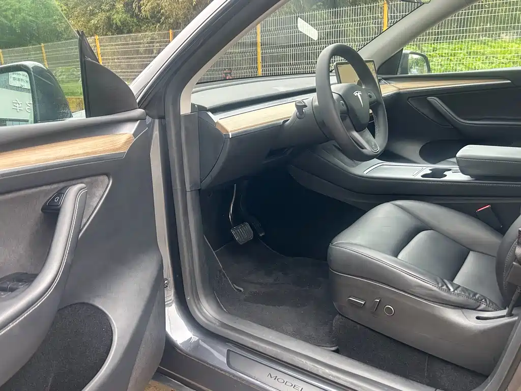 Tesla Model Y — фото 6