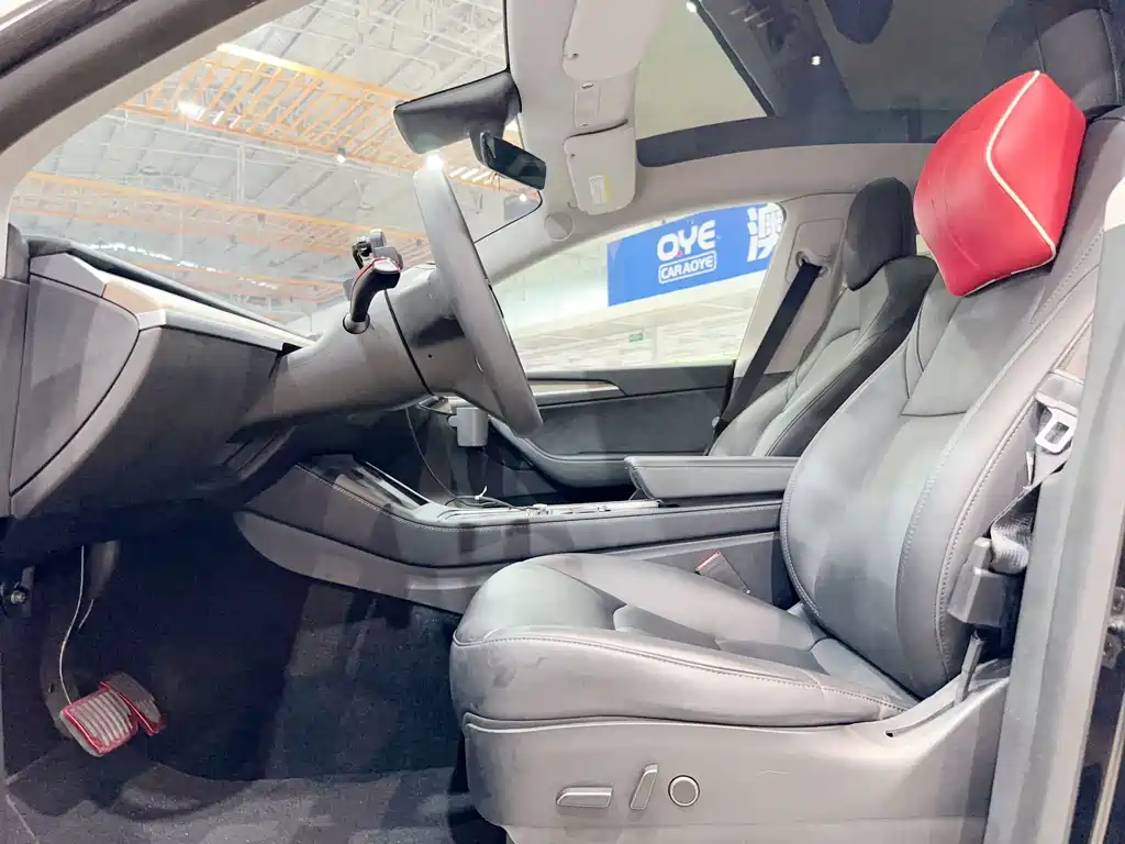 Tesla Model Y — фото 11