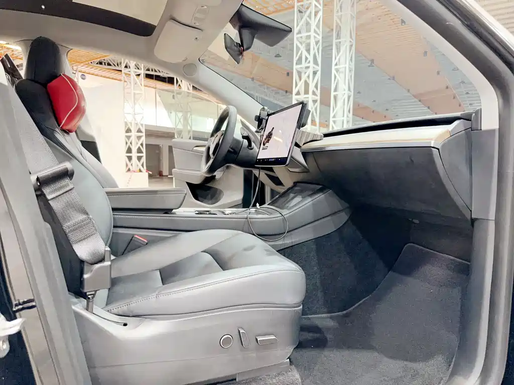 Tesla Model Y — фото 13