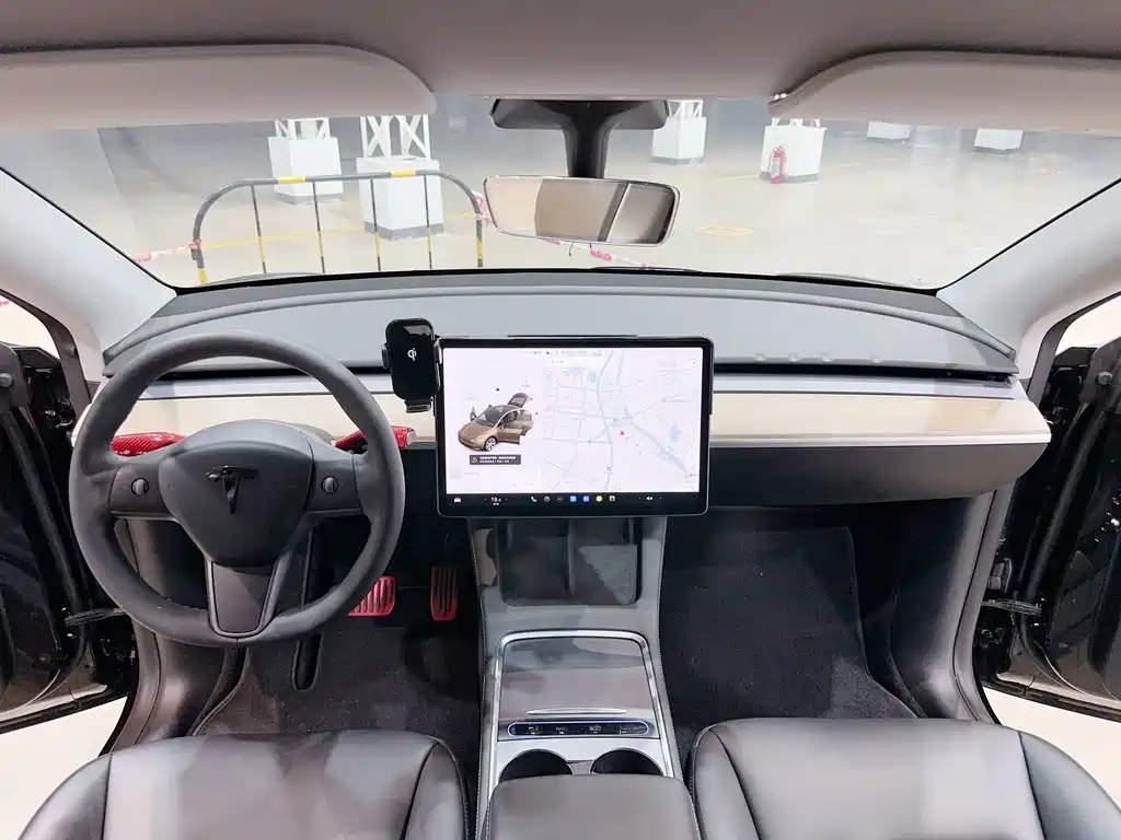 Tesla Model Y — фото 8