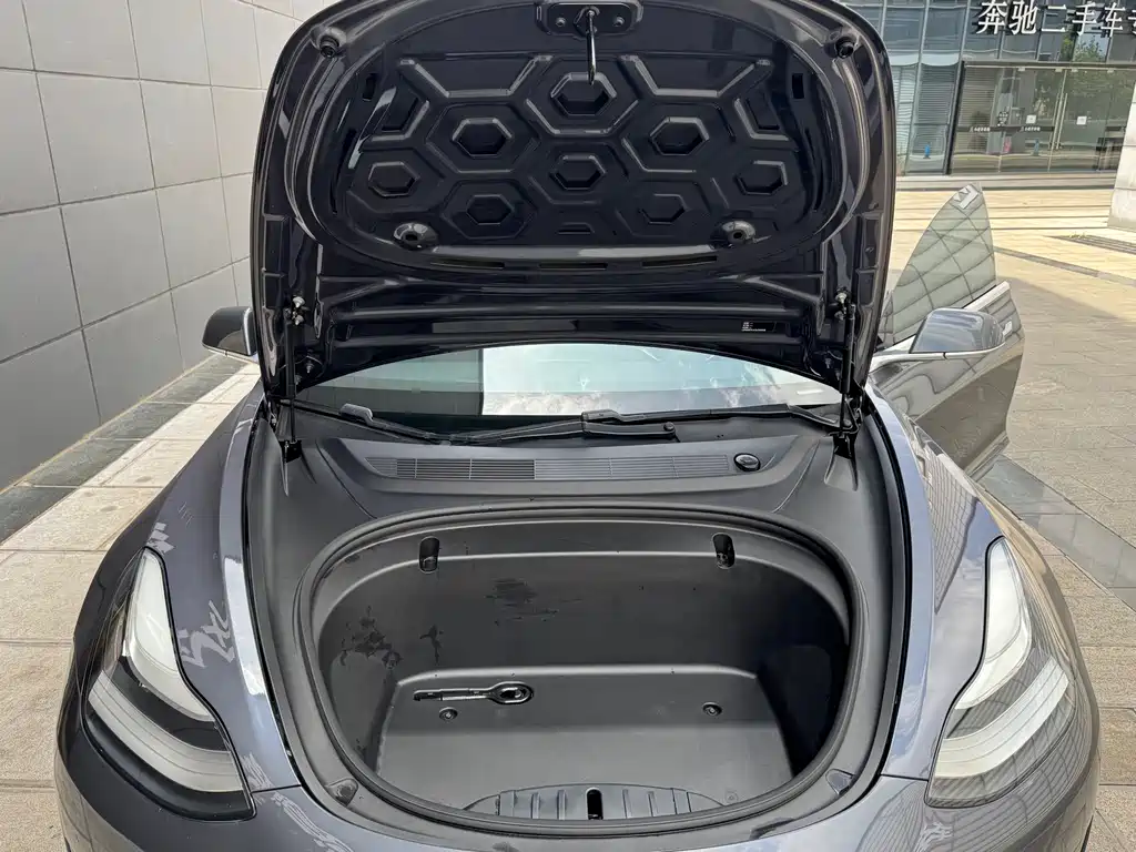 Tesla Model 3 — фото 33
