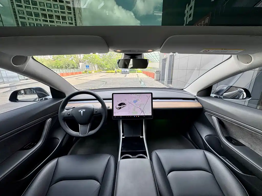 Tesla Model 3 — фото 5