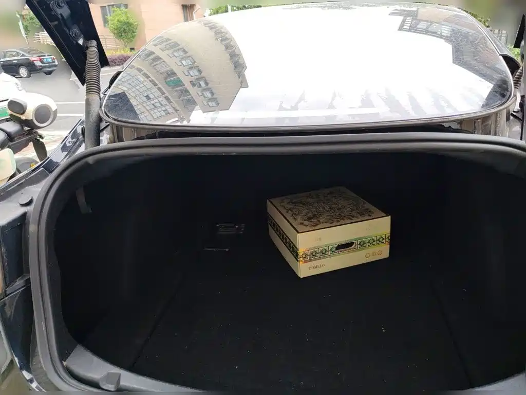 Tesla Model 3 — фото 10