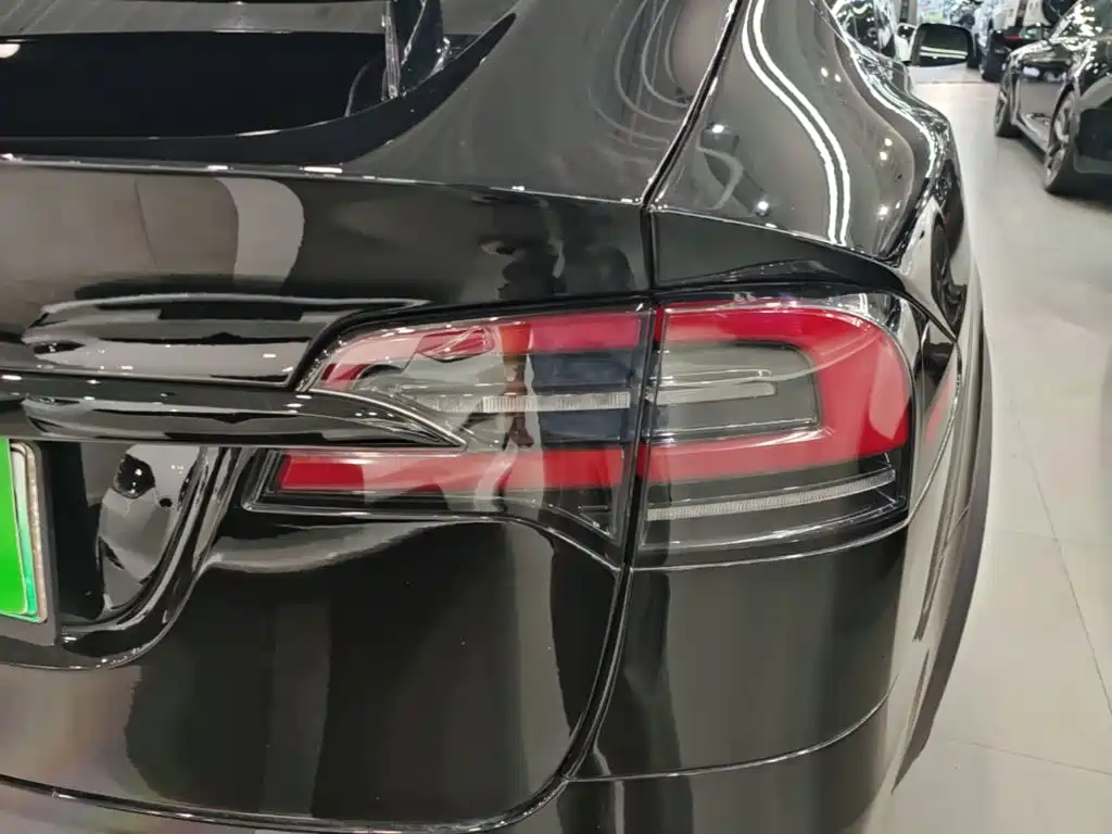 Tesla Model X — фото 8